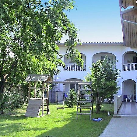 Apartment In Podersdorf Am See With A Bicycle Storage Exterior foto