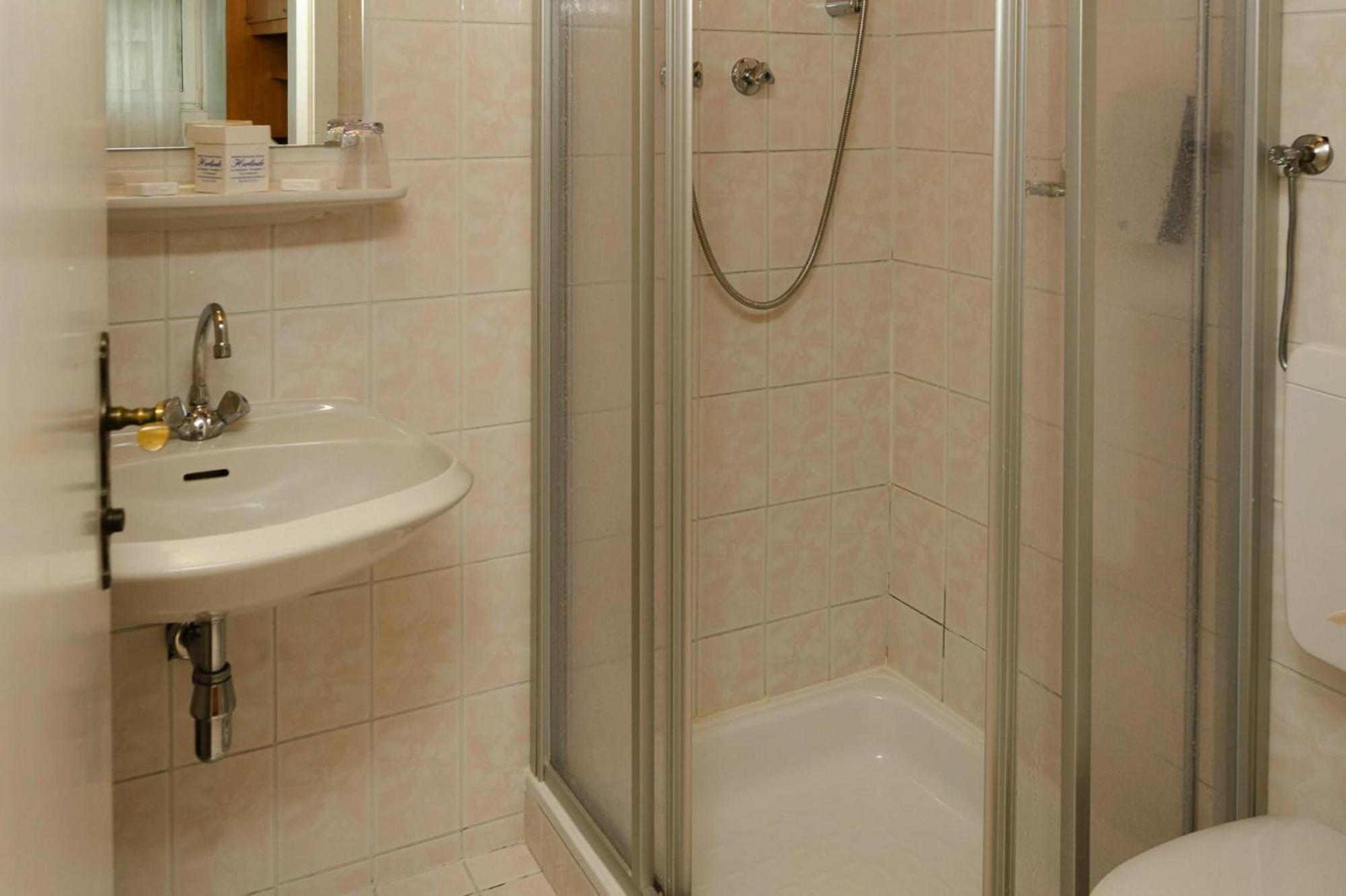 Apartment In Podersdorf Am See With A Bicycle Storage Exterior foto