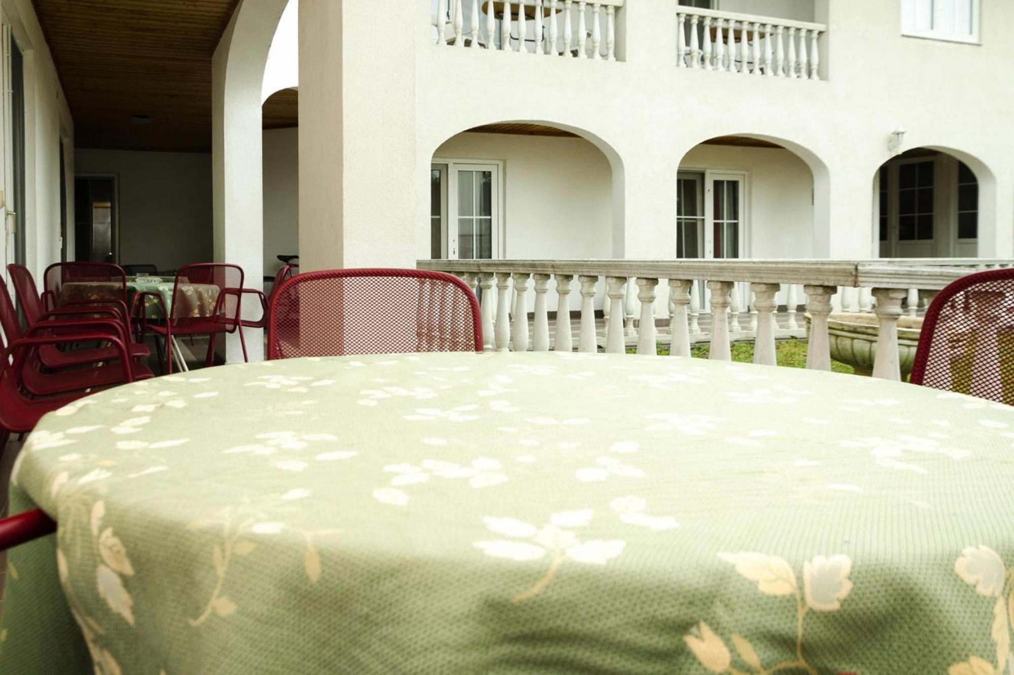 Apartment In Podersdorf Am See With A Bicycle Storage Exterior foto